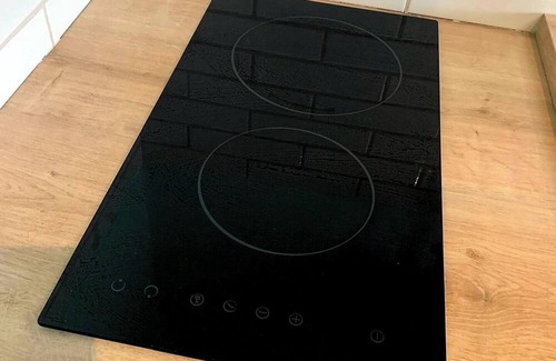 Llanelli Cabin | Y Caban-The Cabin-1 Bed-Sleeps 2-Parking-Fast Wifi