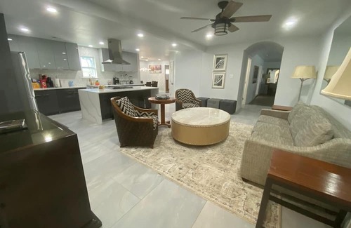 Horn Lake House | Fabulous 12-Bedroom Estate in Horn Lake with Pool and Jacuzzi.