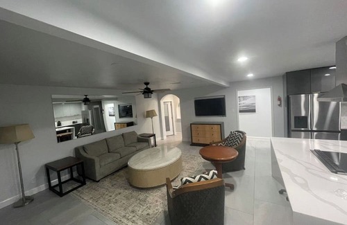 Horn Lake House | Fabulous 12-Bedroom Estate in Horn Lake with Pool and Jacuzzi.