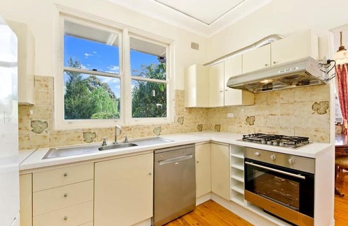 Marsfield House | A house close to Macquarie University and shopping Centers