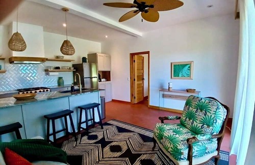 Isla de Utila House | Cozy 1-bedroom garden bungalow with AC, WiFi & pool in charming Utila