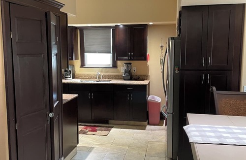 Harvey House | 3-bedroom house in tranquil Harvey with WiFi, AC. Relax and unwind