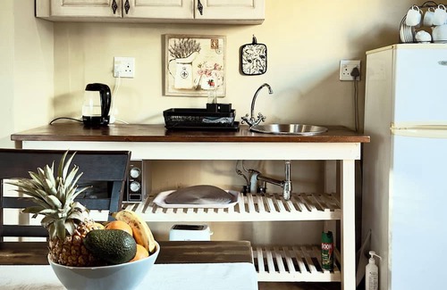 Cape Winelands Cottage | Simunye Cottage at Fields of Gold Farm