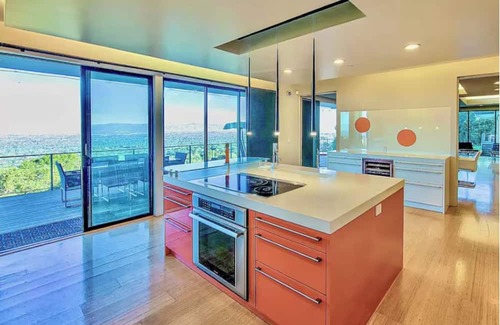 Loyola House | Spacious 7-bedroom house in serene Los Altos Hills