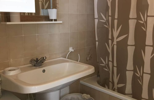 Valras-Plage Apartment | Studio port Valras-Plage 400 m from the beach