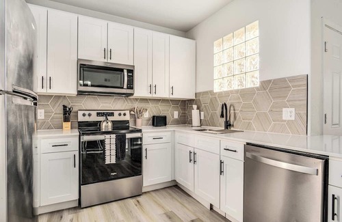 Glendale Apartment | Boulevard Stays 1BR by Stadium Pool, Parking, Gym 01