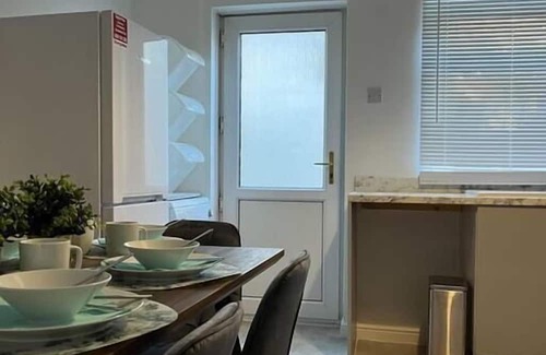 Margam Apartment | Morriston Accommodation - TV in Every Bedroom!