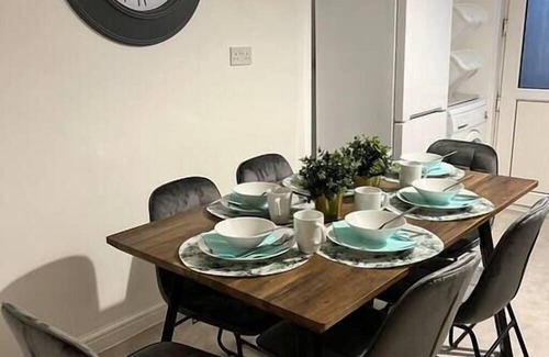 Margam Apartment | Morriston Accommodation - TV in Every Bedroom!