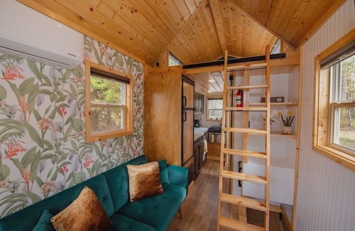 Donnelly House | The Evergreen Escape – A Stylish Tiny Haus Tucked in the Trees