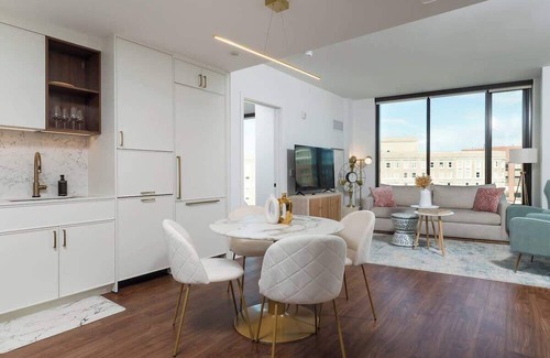 Bay Village Apartment | Back-Bay Penthouse Public Garden Down Town Rooftop and Parking