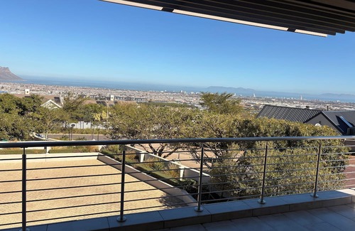 Helderberg Rural House | Beautiful house with a fantastic view of False Bay - a secure property
