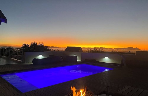 Helderberg Rural House | Beautiful house with a fantastic view of False Bay - a secure property