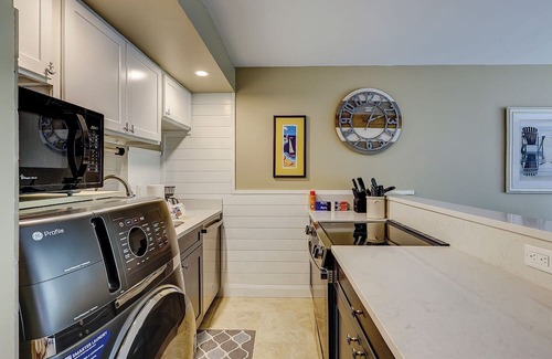 South Beach Villa | Sunset Rentals- 1687 Bluff Villas