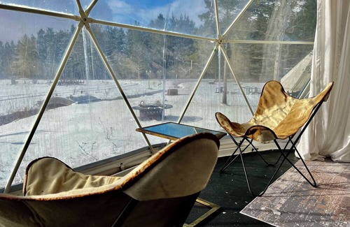 Amaranth Cabin | Enjoy the lovely setting of this romantic spot in nature.