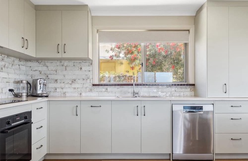 Preston Beach House | Sand Dunes Preston Beach Family Escape with wifi