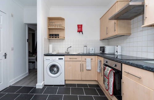 Southampton Apartment | Welcoming 2-bedroom apartment with WiFi/parking in Southampton City