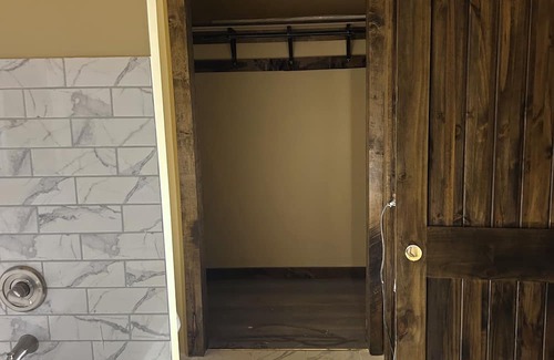 Ellijay Ski Chalet | Charming 3-bedroom Mountian Bike Trail chalet with AC and WiFi in serene Ellijay