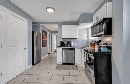 Murrells Inlet House | Marsh Estate: 3-Units + Theater Room! Putting!