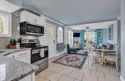 Murrells Inlet House | Marsh Estate: 3-Units + Theater Room! Putting!