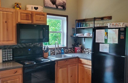 Whittier Cabin | Get an Altitude Adjustment.Hot Tub! Dog friendly. Views! Tubing, waterfalls