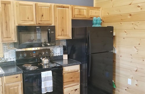 Whittier Cabin | You found the perfect vacation cabin, stop scrolling! Hot tub and Views, dogs ok