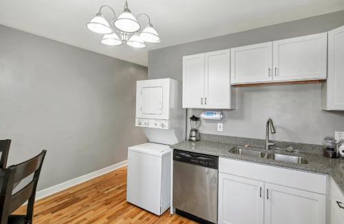 Southwest Garden House | Historic First Floor Tower Grove Unit with 4 queen beds STL 1W