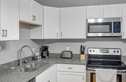 Southwest Garden House | Historic First Floor Tower Grove Unit with 4 queen beds STL 1W