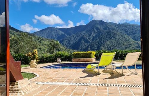 Calima House | Cartuja Holguín - Chalet Casa Finca Lago Calima