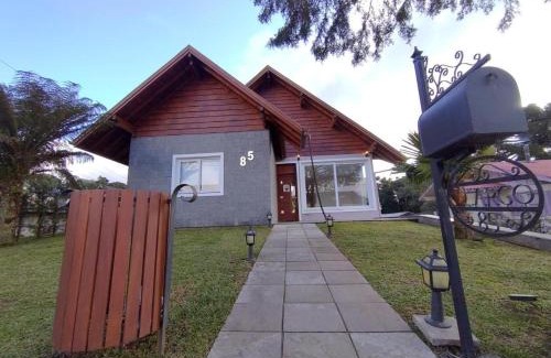 Carniel House | Hospedagem Jardim de Gramado