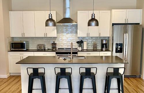 Livingston House | Livingston Condo