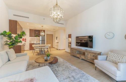 Dubai Apartment | Seaside Retreat: 1 Bedroom Gem in Port de la Mer