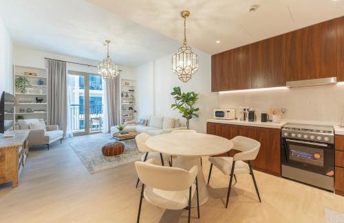 Dubai Apartment | Seaside Retreat: 1 Bedroom Gem in Port de la Mer