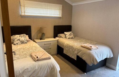 Holton Le Clay House | Luxury Lakeside Lodge 4