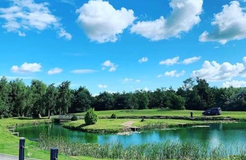 Holton Le Clay House | Luxury Lakeside Lodge 4