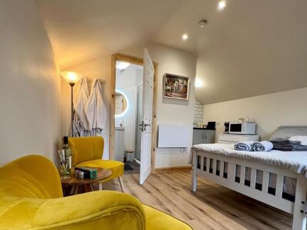 Omagh Other | Speir dorcha cabin