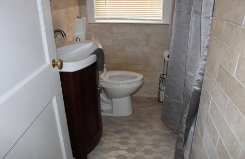 Vollintine-Evergreen House | 3BR, 2BA Hidden Gem in Midtown/Evergreen district