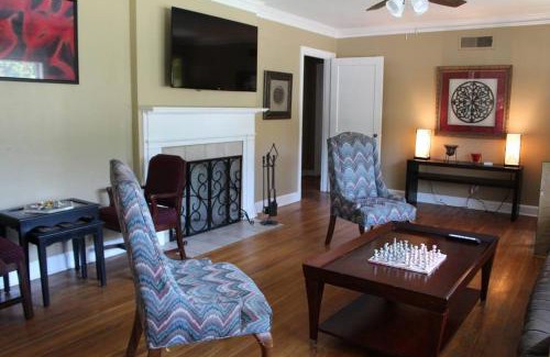 Vollintine-Evergreen House | 3BR, 2BA Hidden Gem in Midtown/Evergreen district