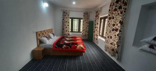 Pahalgam Apartment | OYO Home Sabzar Ahmad Wani Homestay