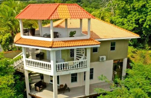 Roatan Resort | De Odisea Resort