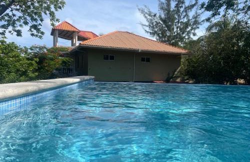 Roatan Resort | De Odisea Resort