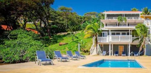 Jonesville House | La’La Villas