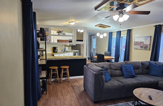 3 bedroom home in family neighborhood with pond and parks