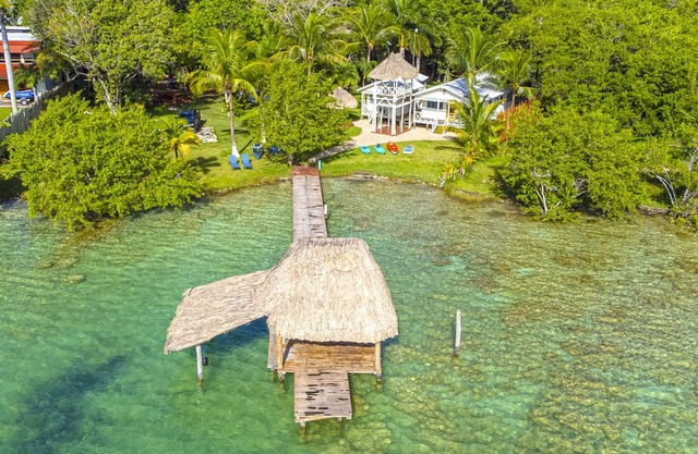 Hermosa Cabaña Caribeña en la Laguna de Bacalar