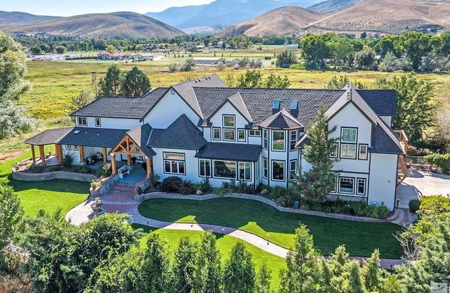 Luxury short term corporate, travel nurse, executive home 30 day minimum.