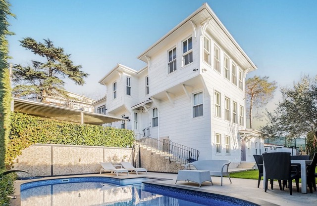 Pavilion with Bosphorus View in Anadolu Hisari