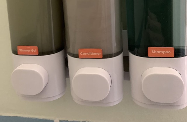 Cozy Beach Cottage Well equipped for vacationers and traveling executives.