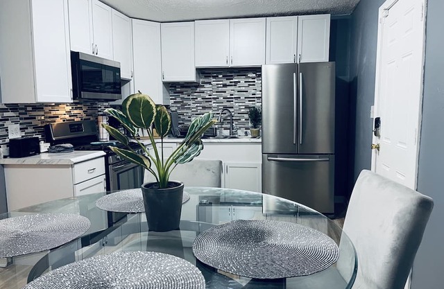 Beautiful 3 BR Townhouse Near Downtown - Pet Friendly - Fenced Yard!