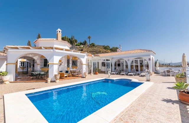 Villa "Lena Del Sol" with Sea View & Wi-Fi