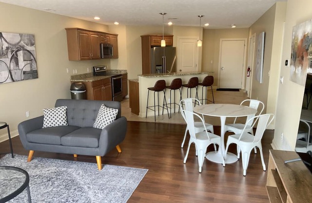 Beautiful downtown condo with marina views, minutes from the beach