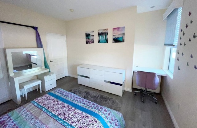 Private room with private bathroom near UCI